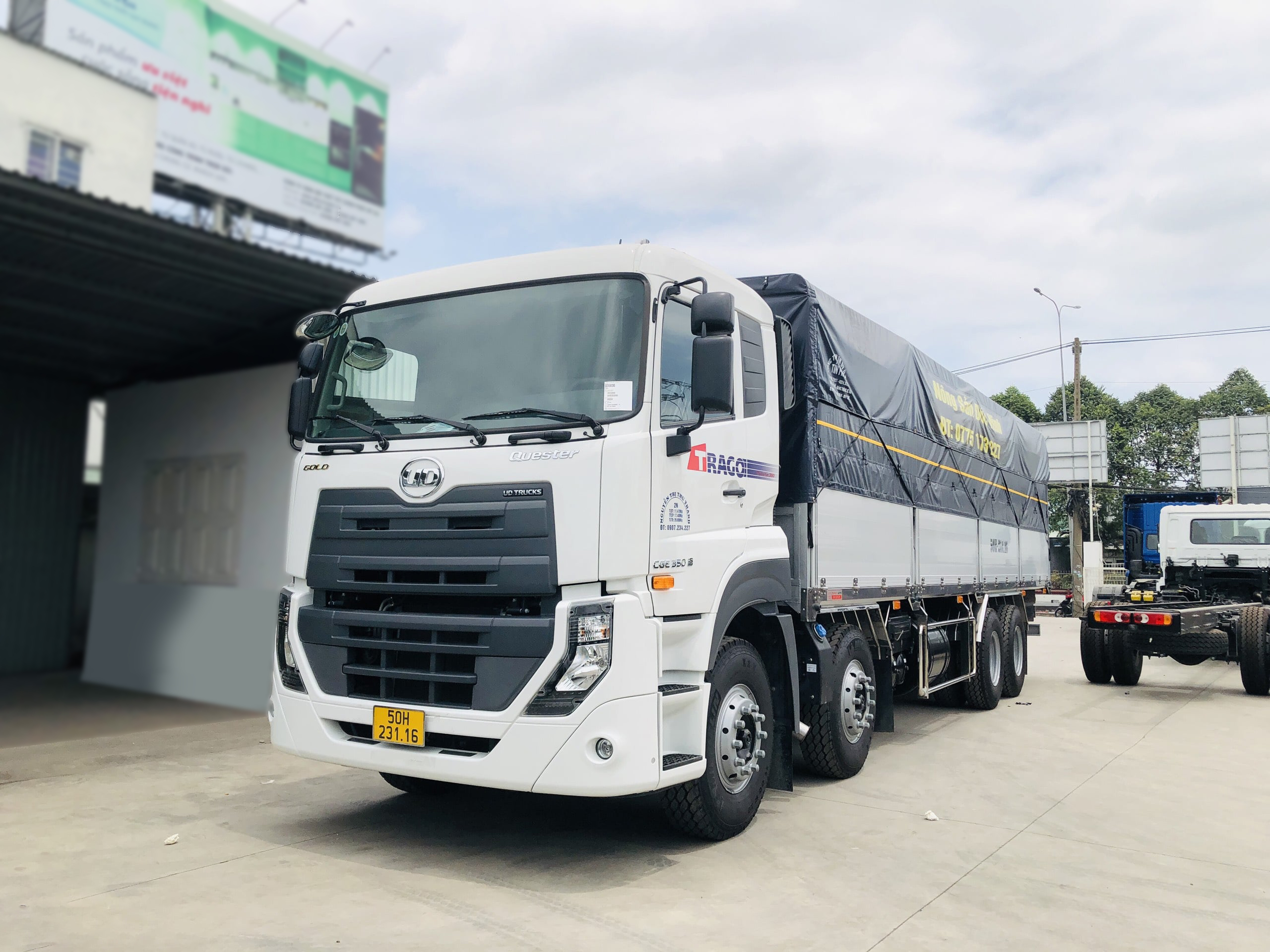 Xe 4 Chân UD Trucks - 350hp Thùng Dài 9m5 2025